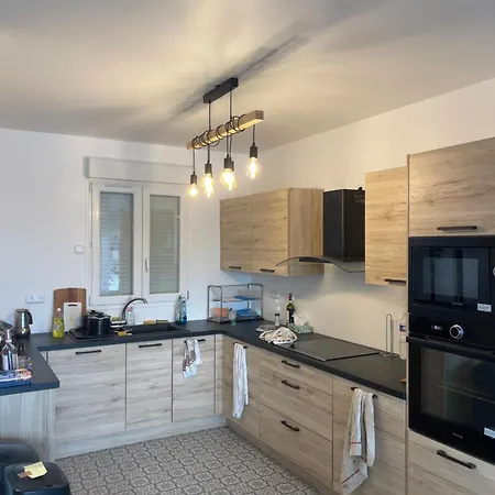 Grande Maison Equipee Guest house